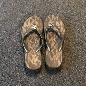 Michael Kors size 7 brown sandals!